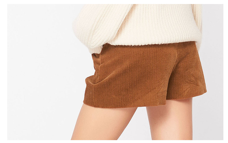 CacheCache mô hình mùa thu và mùa đông đơn giản thời trang giản dị retro nhung kẻ sọc nâu dày quần short giản dị phụ nữ thời trang nữ trung niên