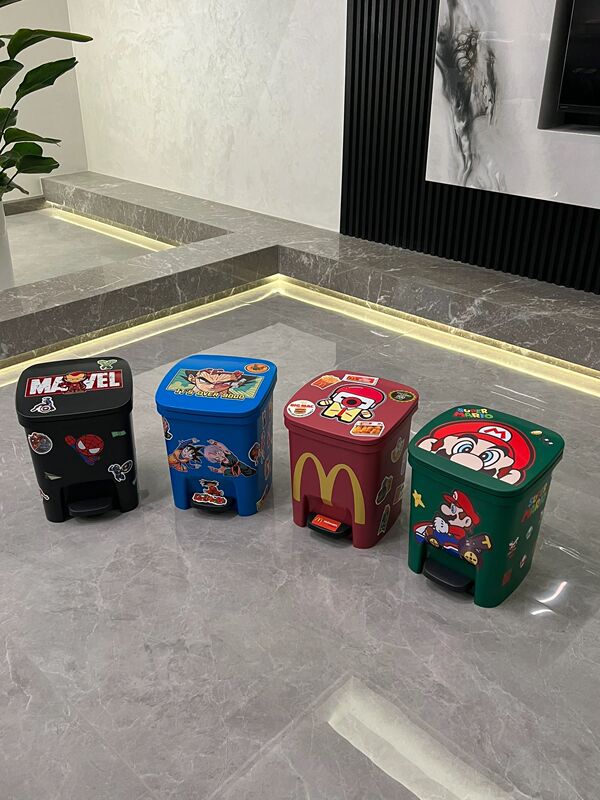 Spider-Man Dragon Ball Trash Can for Home Use, Foot Pedal, Living Room, Creative, Cute, with Lid, High Aesthetic Value, Kitchen, Bedroom, Bathroom