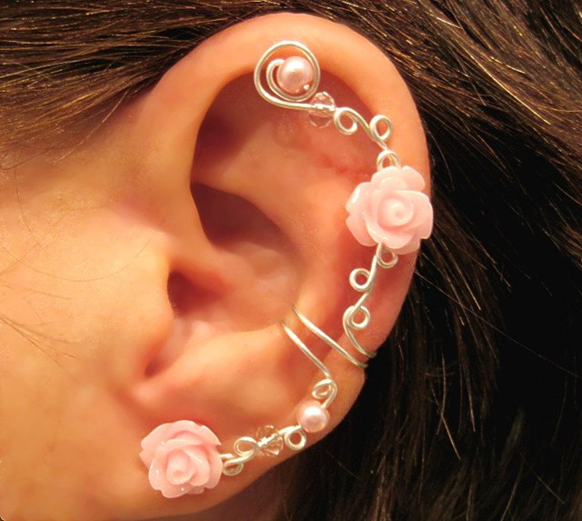 American's Cartillage hand for small frescoed cute and delicate pearl rose ear clip earrings