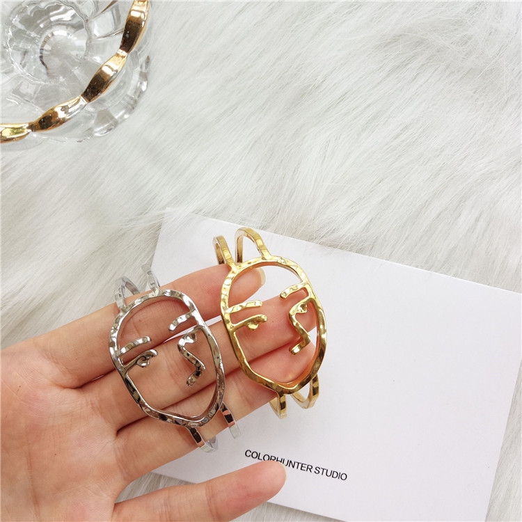 Retro cá tính hoang dã Châu Âu và Hoa Kỳ Fan Yangqi vòng tay rỗng mặt mát mẻ mở khuôn mặt hình dạng vòng đeo tay thủy triều vòng đeo tay nam