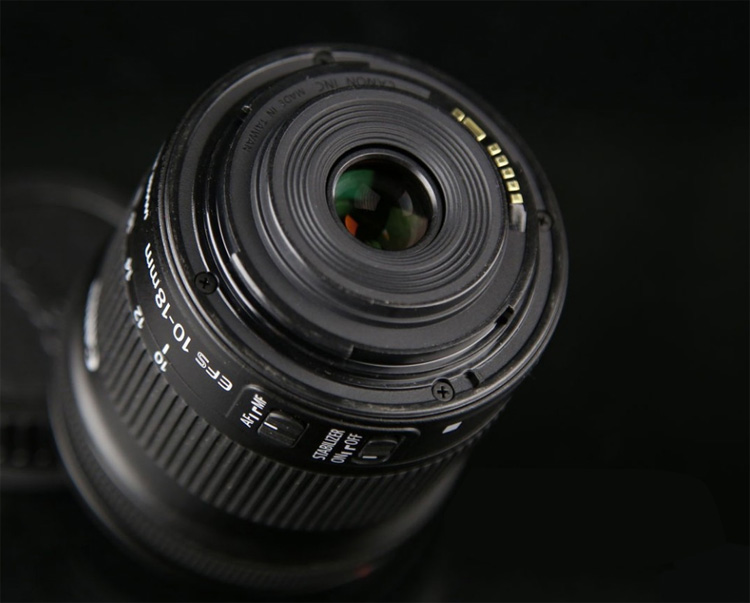 Ống kính Canon EF-S 10-18mm f / 4.5-5.6 IS hoàn toàn mới