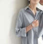 JO-JO-Z độc quyền oversize bên khe áo dài tay satin hàng đầu thoải mái màu xanh nhạt lười sơ mi kẻ dài tay nữ