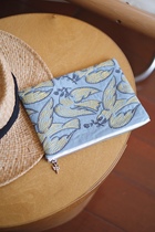 Moumo South independent studio All Kawamaki Pigeon Following days zipped bag containing bag