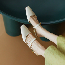 Giant soft giant comfortable classic white lined with little square head outside wearing Mueller half-slipper Baotou Liangtuo