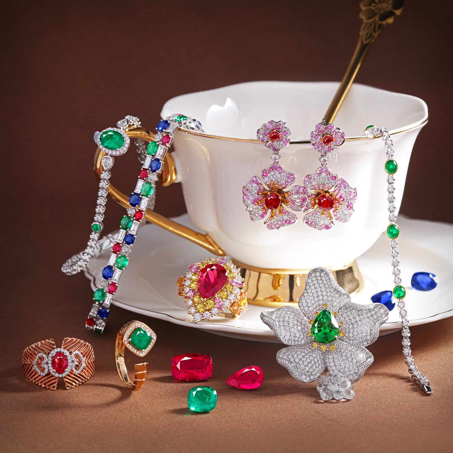 (Live on the new shot here)Ruby sapphire emerald ring Ear needle necklace in the Tan Craftsman language