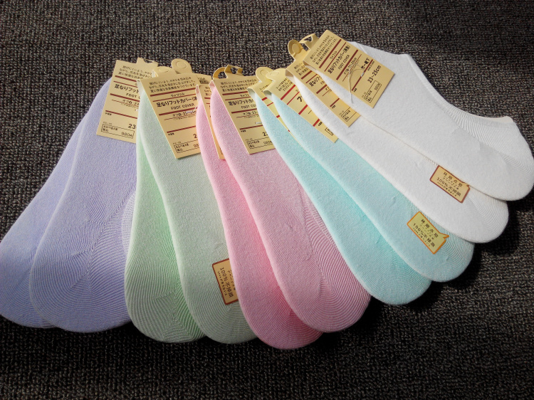 Vớ cotton của phụ nữ vớ vô hình không thả rễ nông xuống thấp để giúp loại bỏ miếng bông bằng vải silicon chống trượt đáy tất dày thu đông