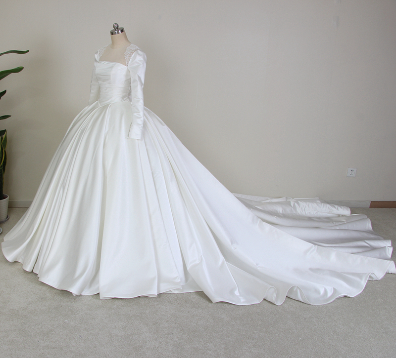 Real Shot of 2023 New Style Simple High-Neck Backless Lace Beaded Puffy Satin Long-Sleeve Long-Trailing Main Wedding Dress for Winter Real Shot of 2023 New Style Simple High-Neck Backless Lace Beaded Puffy Satin Long-Sleeve Long-Trailing Main Wedding Dress for Winter