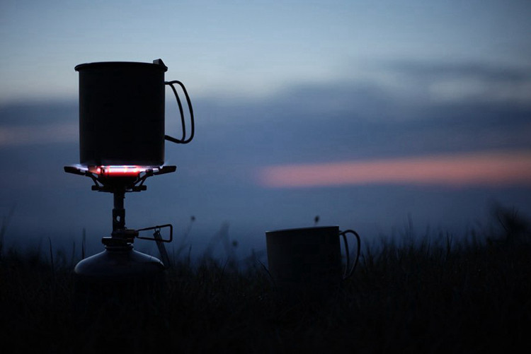 Players equip SOTO OD-1RXN WindMaster 310 voltage-stabilized windproof hiking camping stove