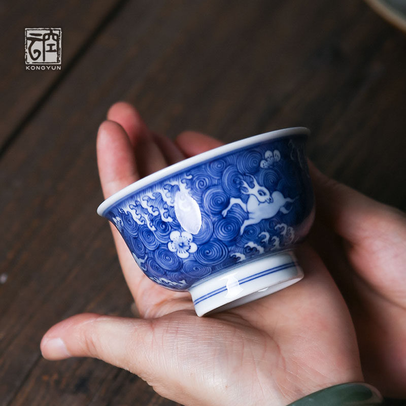 Kongyun Jingdezhen handmade Shanhaijing sea deer Cup antique blue and white master Cup hand Cup hand Cup kung fu tea set Tea Cup