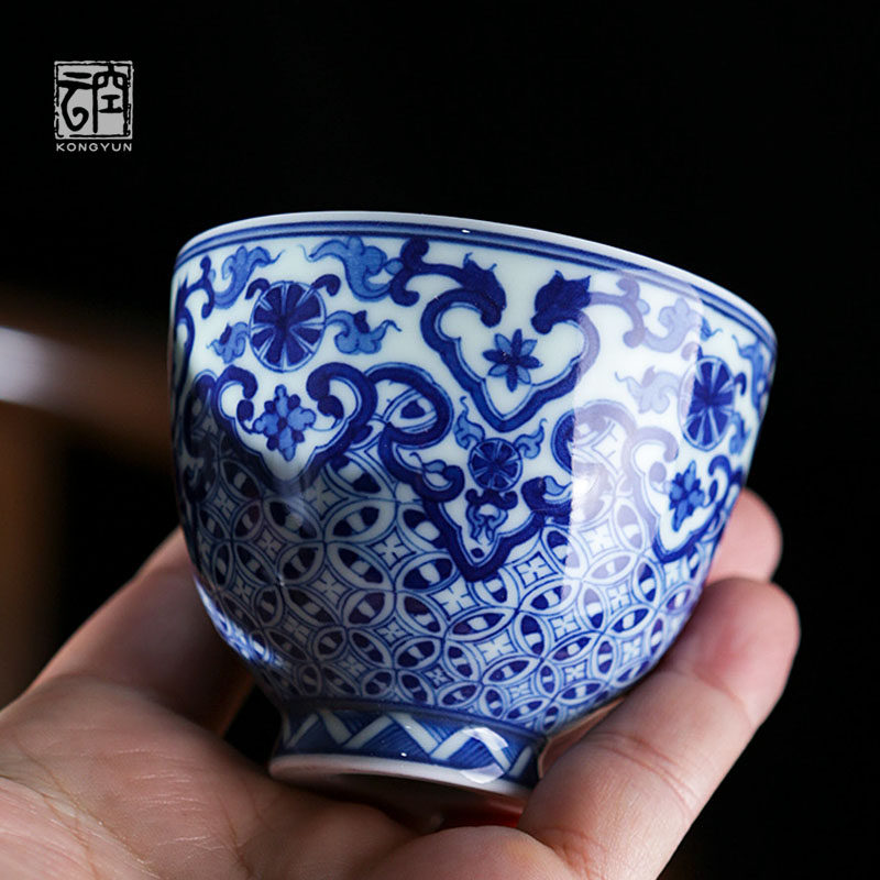 Empty cloud Jingdezhen Hand-painted blue and white porcelain master cup Ancient traditional Hydrangea Qian Pattern tea cup Kung Fu tea cup