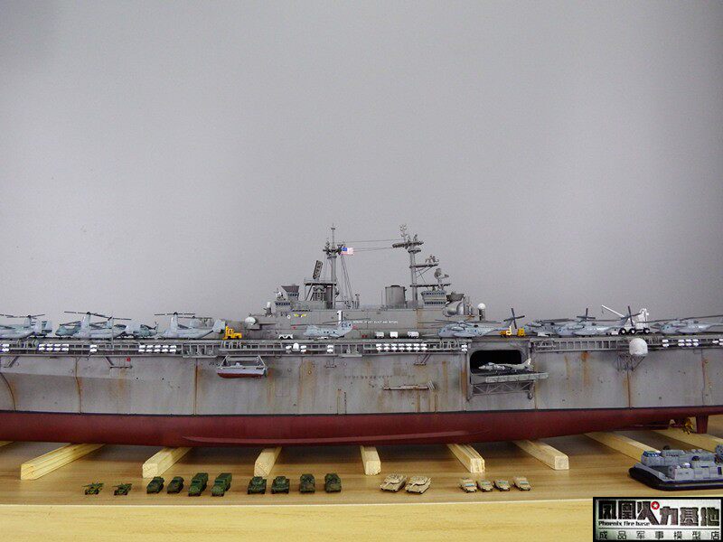 Модель военного корабля 1/350鎴愬搧妯″瀷 缇庡浗娴峰啗榛勮渹绾т簩鏍栨敾鍑昏埌lhd-1榛勮渹鍙 Trumpeter