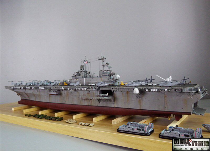 Модель военного корабля 1/350鎴愬搧妯″瀷 缇庡浗娴峰啗榛勮渹绾т簩鏍栨敾鍑昏埌lhd-1榛勮渹鍙 Trumpeter