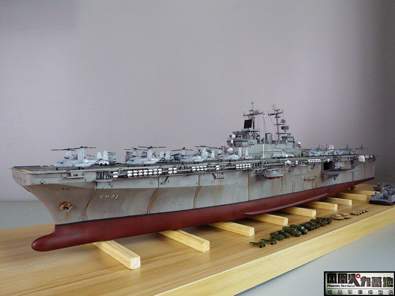 Модель военного корабля 1/350鎴愬搧妯″瀷 缇庡浗娴峰啗榛勮渹绾т簩鏍栨敾鍑昏埌lhd-1榛勮渹鍙 Trumpeter
