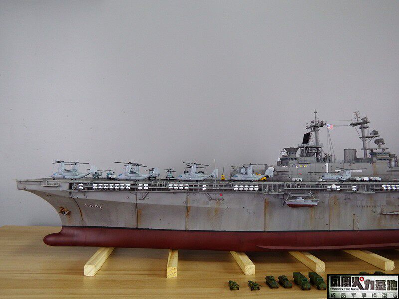 Модель военного корабля 1/350鎴愬搧妯″瀷 缇庡浗娴峰啗榛勮渹绾т簩鏍栨敾鍑昏埌lhd-1榛勮渹鍙 Trumpeter