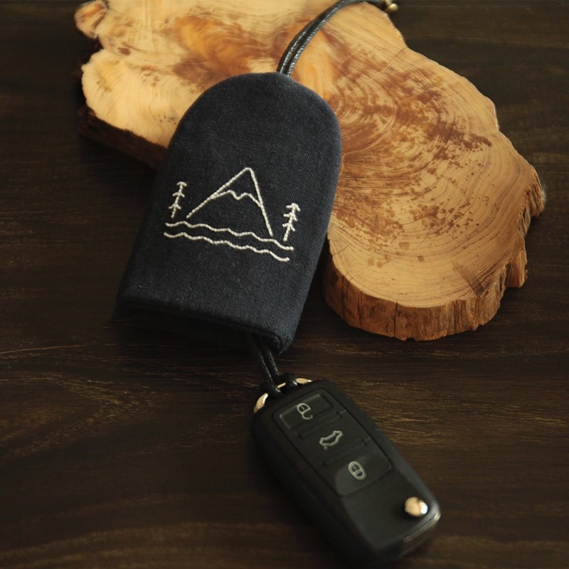 Original design custom handmade fabric car remote control protective sheath universal small number drawing rope pull-out key bag-Taobao