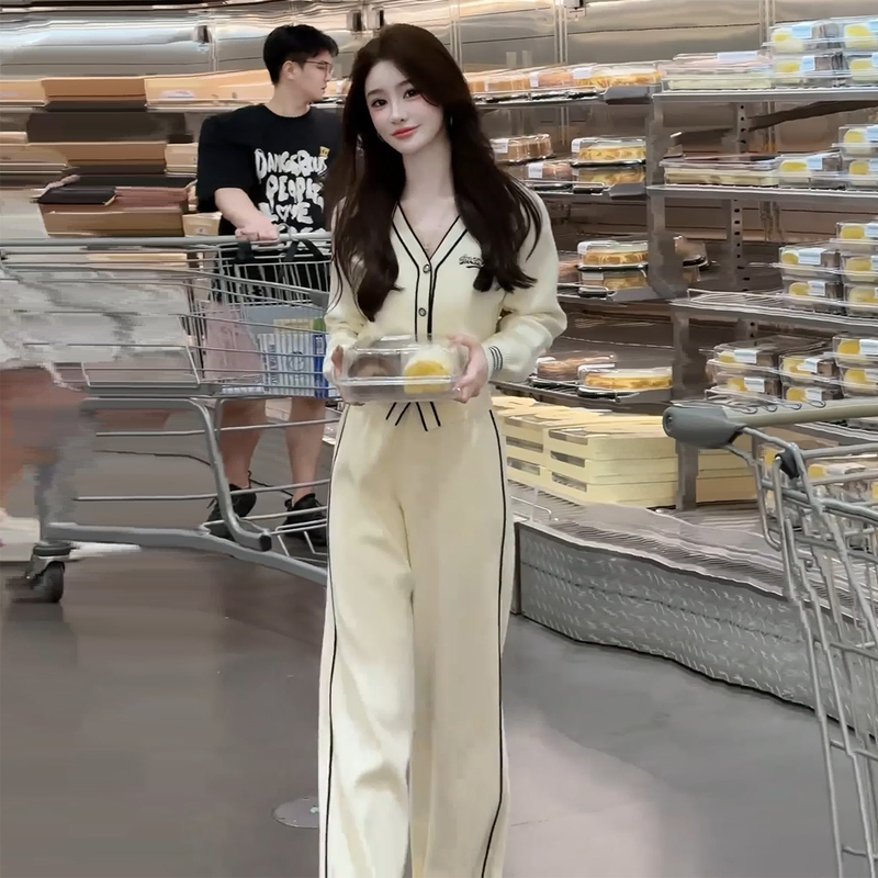 Very Stylish Beige Knit Casual Sportswear Set for Women, Spring and Autumn Fashion Cardigan with Wide-Leg Pants Two-Piece Set