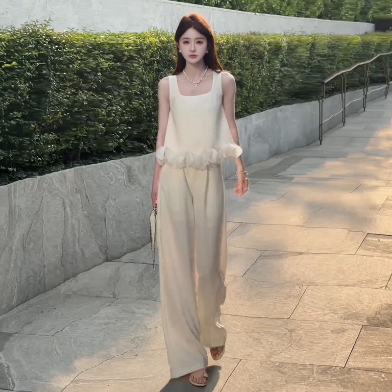 Very Stylish Beige Casual Sportswear Set for Women in Summer, Age-Reducing Lace Vest and Wide-Leg Pants Two-Piece Set Very Stylish Beige Casual Sportswear Set for Women in Summer, Age-Reducing Lace Vest and Wide-Leg Pants Two-Piece Set