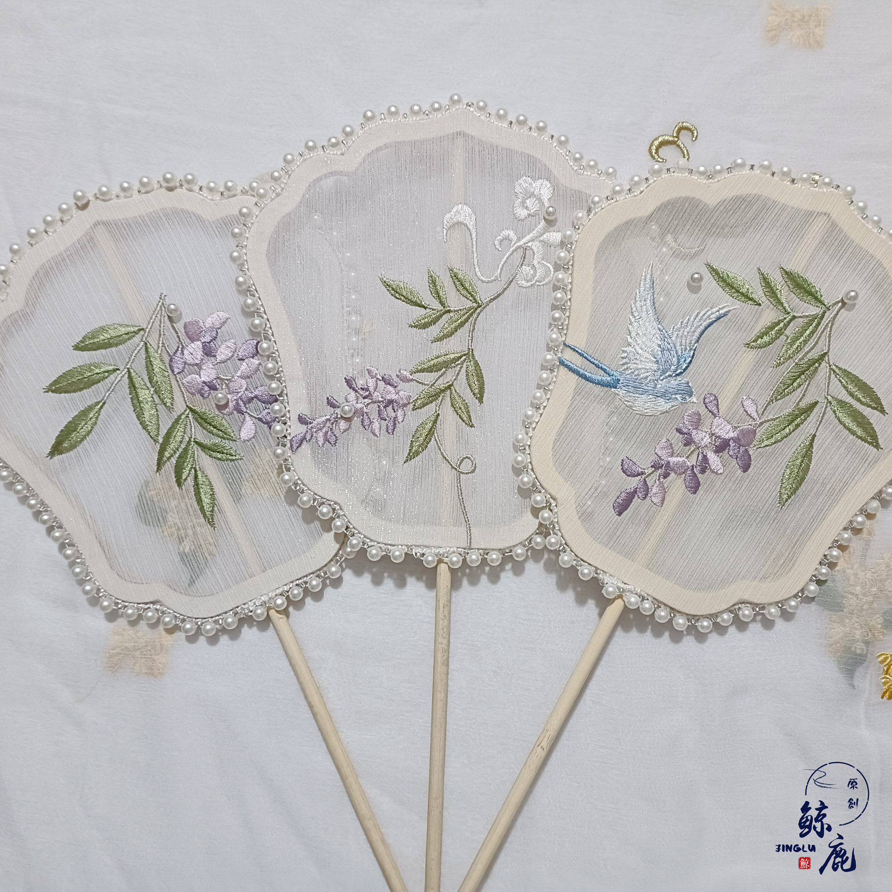 Whale deer wisteria flower embroidery palm fan Children's photo props Mini catwalk round group fan Phoenix crown shaped fan