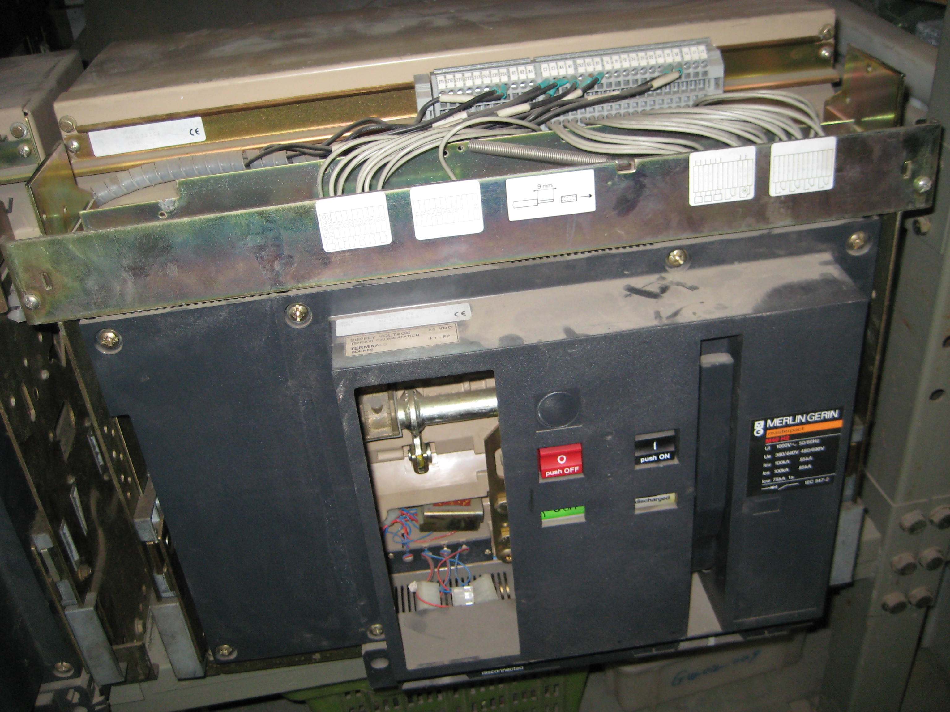 Merlin Gerin Meilan M40H1 3P STR28D drawer type fixed circuit breaker