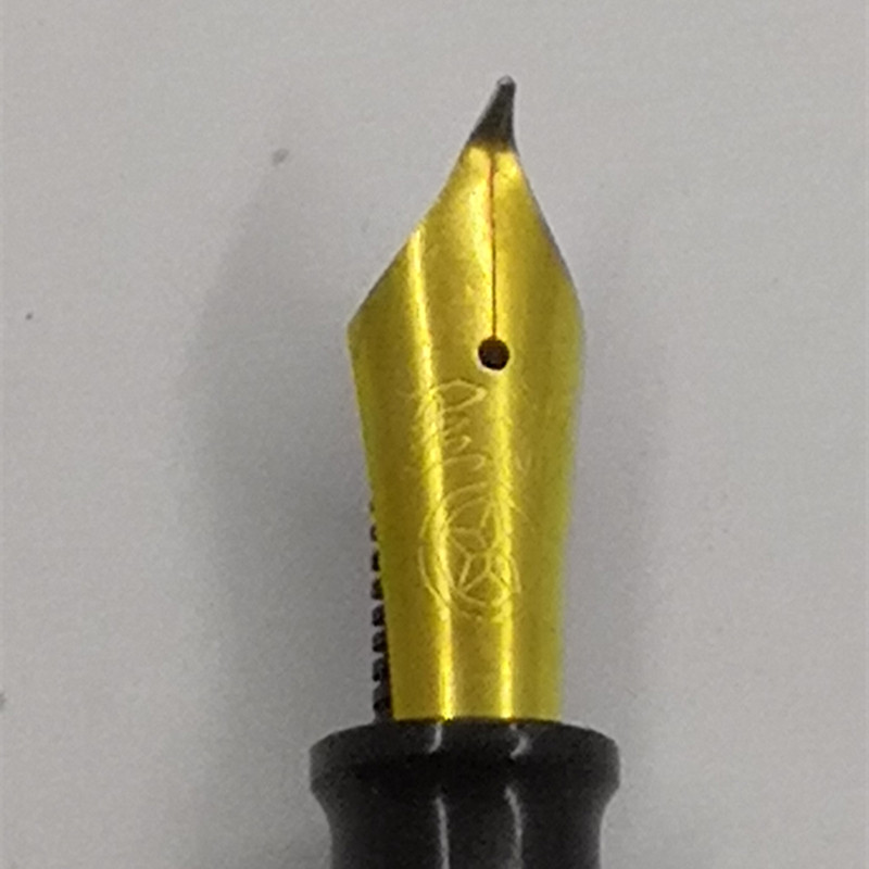 Ручка перьевая 老库存黑龙江28美工钢笔黄尖拧帽经典老钢笔1991年产品一支的价格