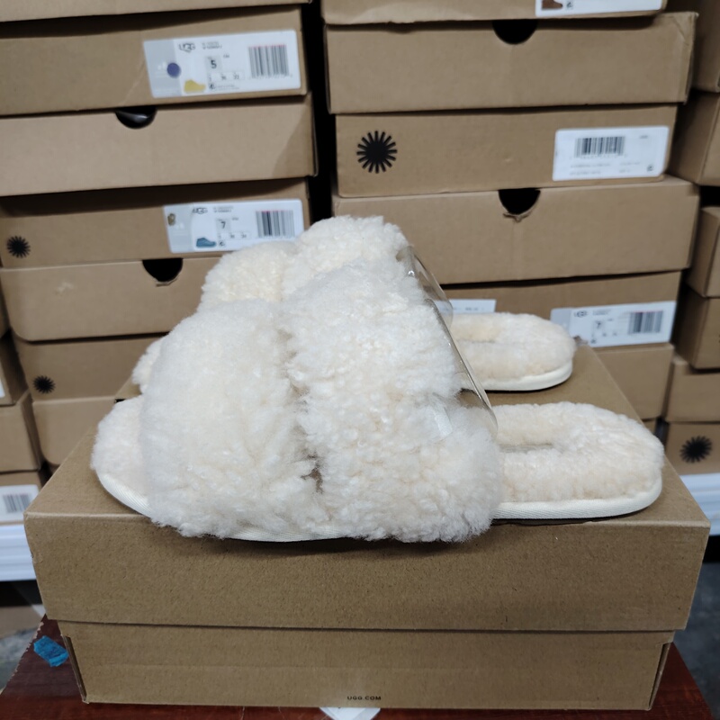 Ugg Official Store Genuine Wool Leather Comfortable and Simple Round-Toe Slip-On Slippers 1130837 Ugg Official Store Genuine Wool Leather Comfortable and Simple Round-Toe Slip-On Slippers 1130837