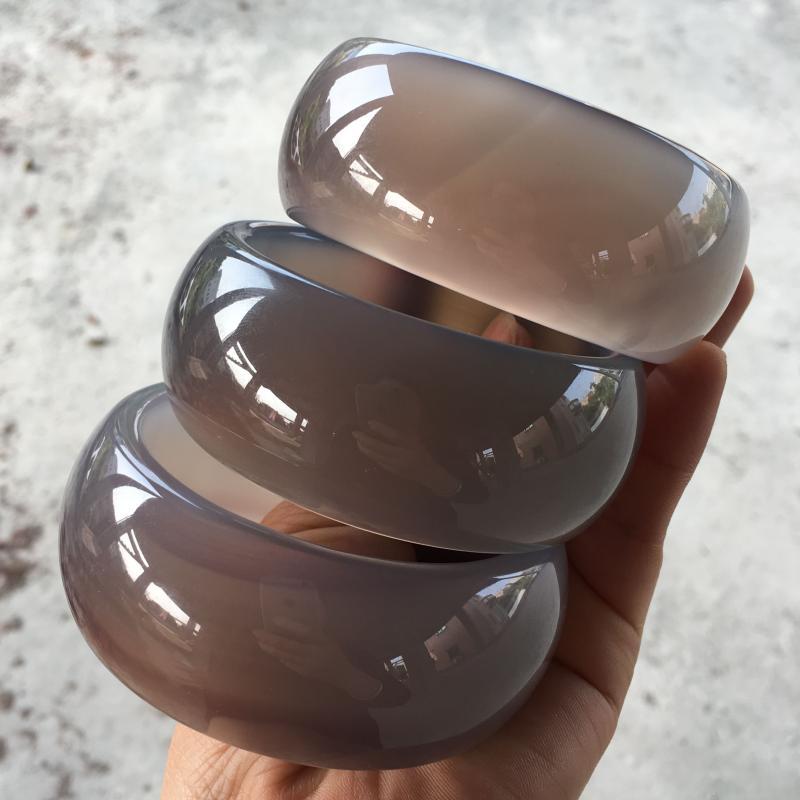 Natural gray ice cigarette gray purple agate chalcedony bracelet No high temperature no burning rough color bracelet Ultra-wide version of large tire bracelet