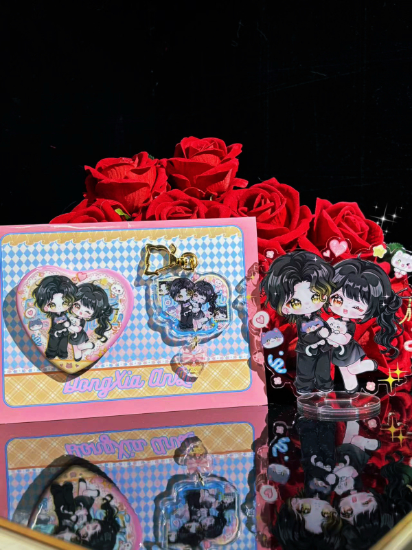 【Xia Qi Commemorative Set】Heart-Shaped Keychain 10cm + Stand (Three-Piece Set)