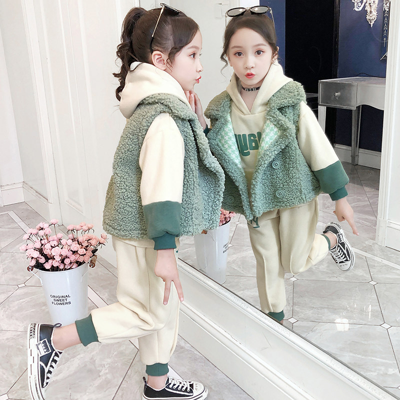 Hong Kong girls winter sports sweater set 2021 New style little girl plus velvet padded three-piece
