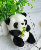 Держа бамбуковую панду