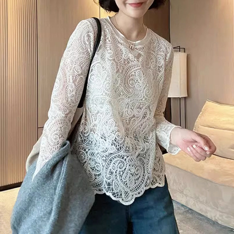French-Style White Lace Blouse for Women, High-End Spring and Autumn New Fashion, Round Neck, Hollow-Out, Layered, Elegant Long-Sleeve Top