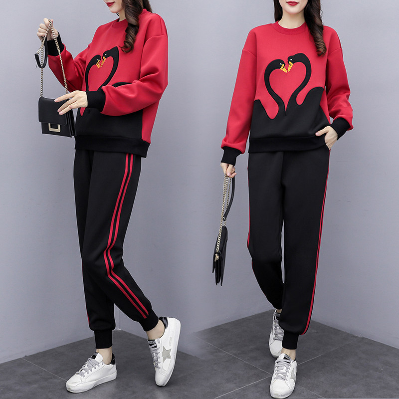 Golden Velvet Sports Suit Women Fall 2021 New Fashion Tandem Hat Lean Casual Big Size Wear three sets