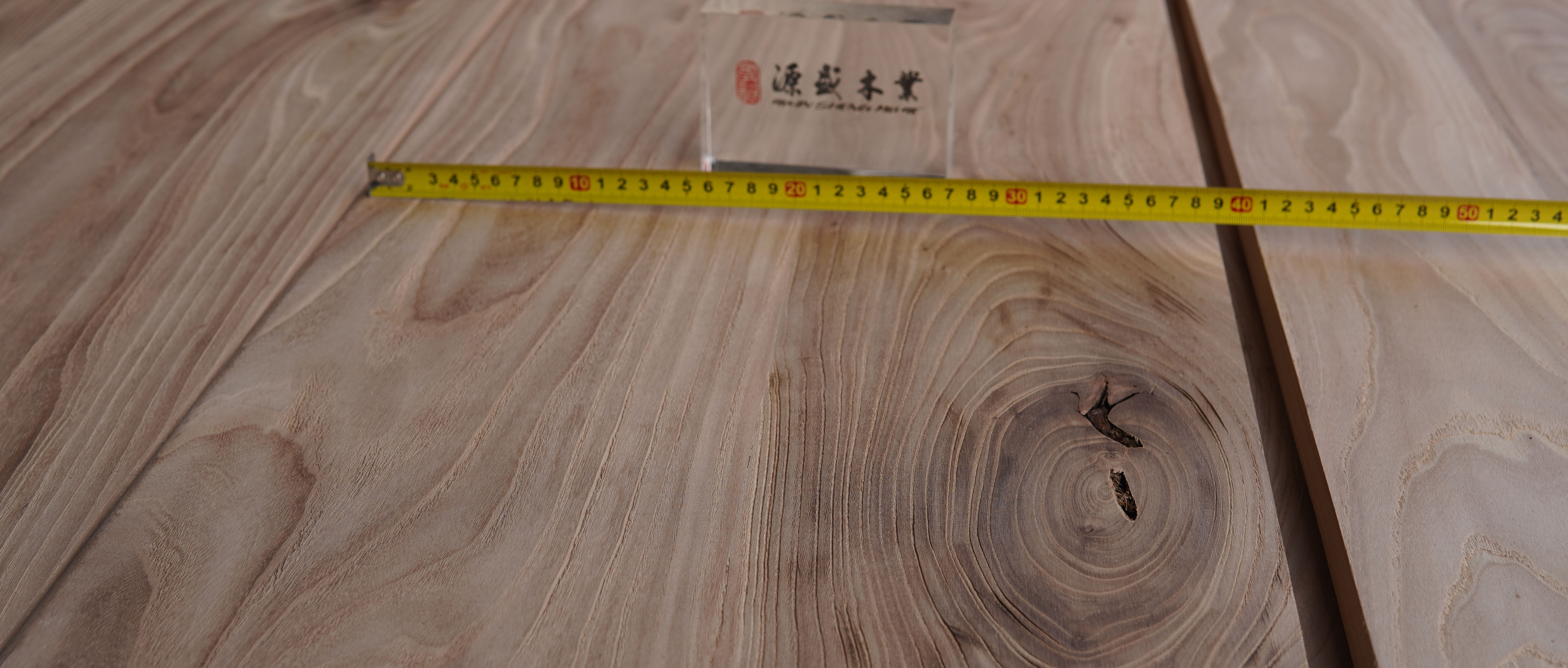 товар из китая 东北榆木木料烘干木板加工定制直拼板尺寸木条实木桌面板材原木