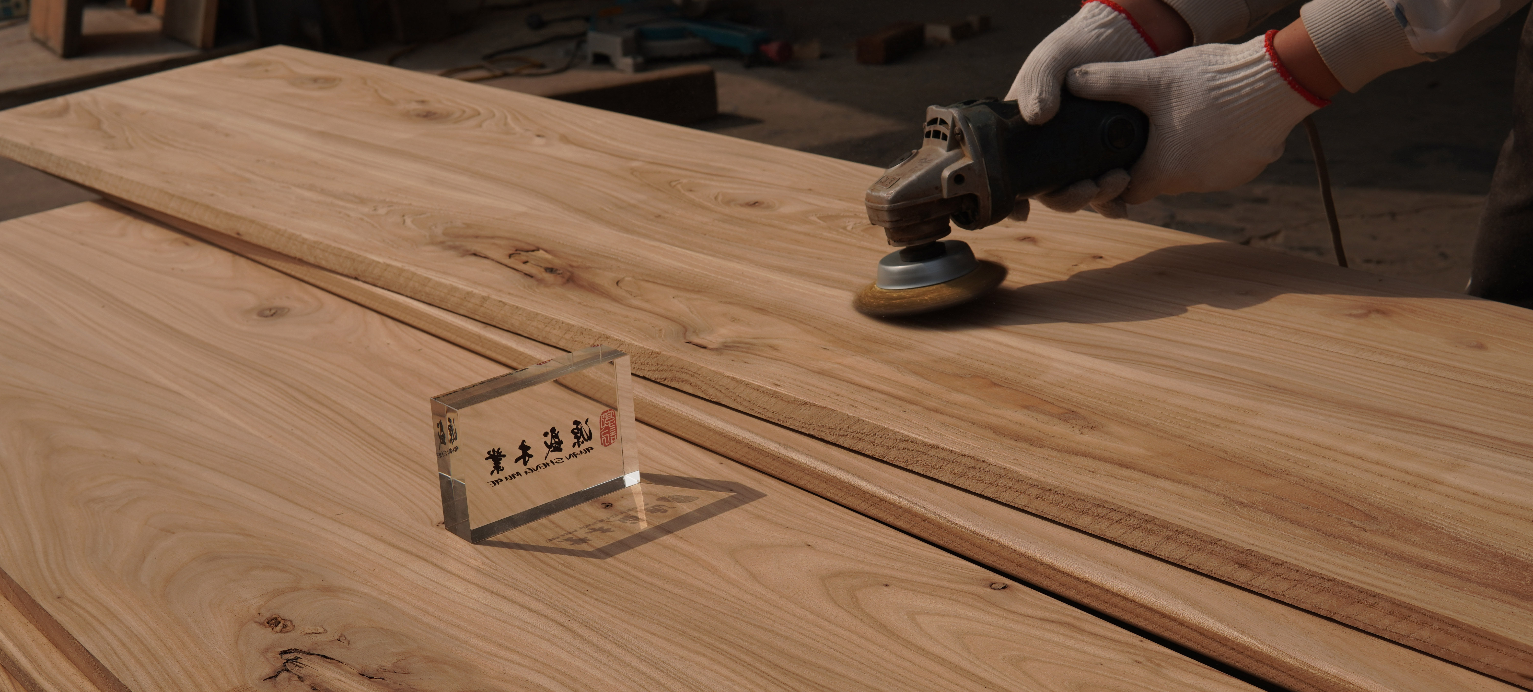 товар из китая 东北榆木木料烘干木板加工定制直拼板尺寸木条实木桌面板材原木