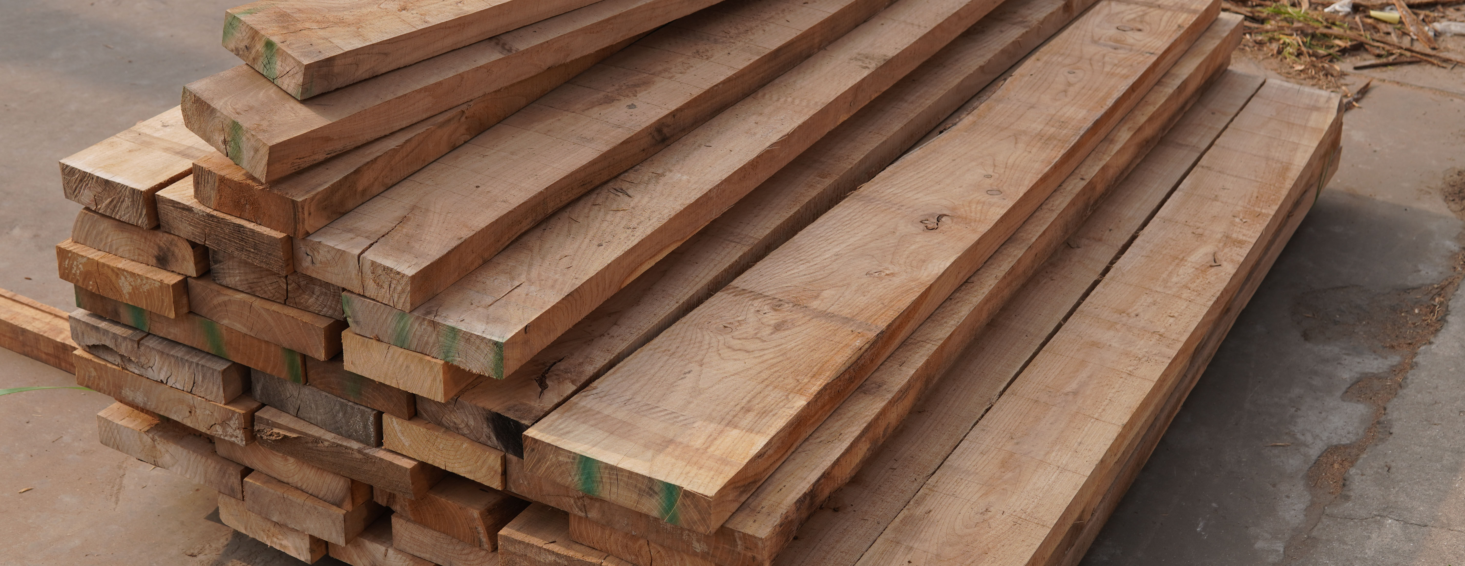 товар из китая 东北榆木木料烘干木板加工定制直拼板尺寸木条实木桌面板材原木