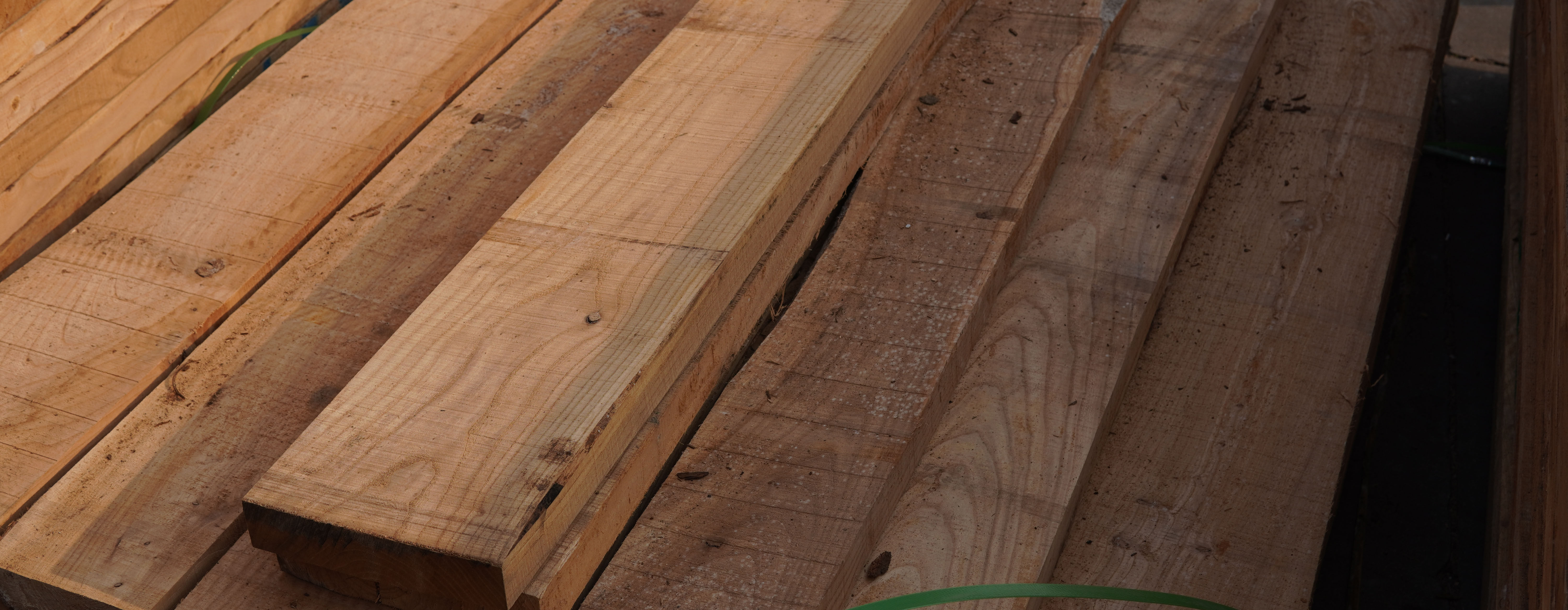 товар из китая 东北榆木木料烘干木板加工定制直拼板尺寸木条实木桌面板材原木