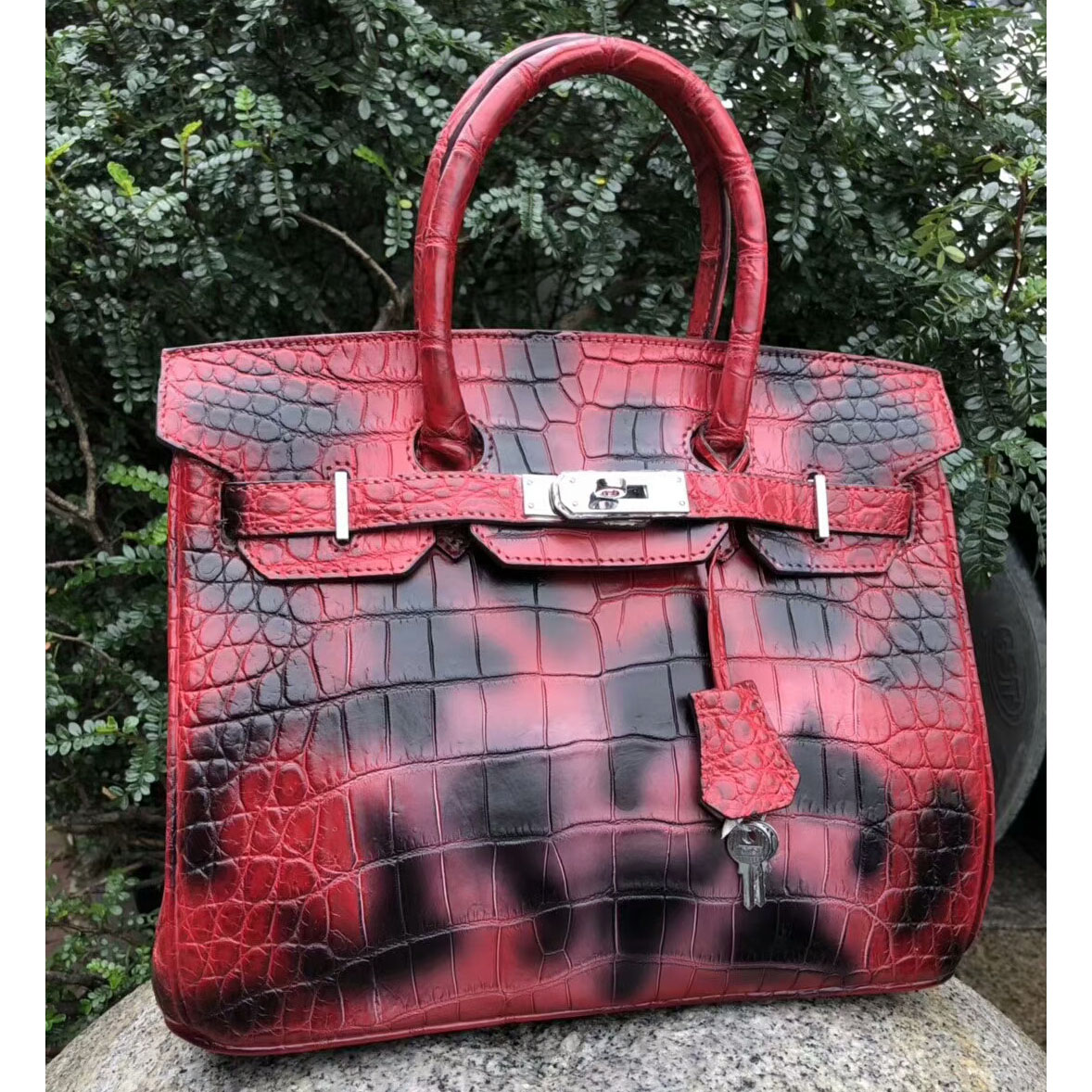 Genuine leather handbag women 2022 new lock bag in European and American platinum fine large bag hand single shoulder lady bag bag