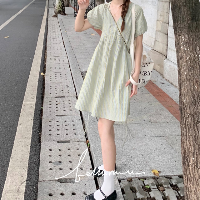 ສີເຫຼືອງ ແລະສີຂຽວ jam summer striped V-neck slim strap dress ສິ້ນສັ້ນງາມ