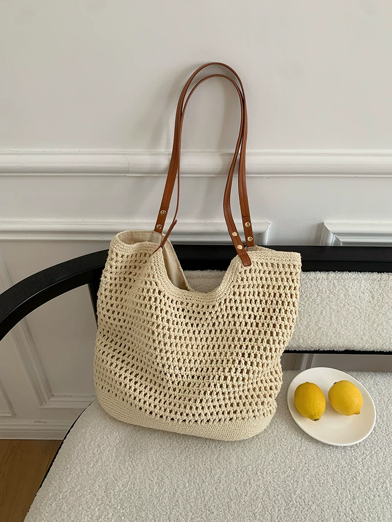 Capacious shoulder bag, beach woven straw one-shoulder bag