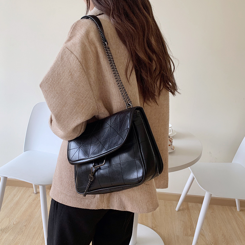 Femmes Moyen Toutes Les Saisons Faux Cuir Lingge Mode Carré Boucle Magnétique Sac D'épaule display picture 1