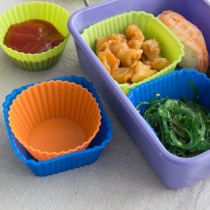 Silica gel cup muffin cake mold can be heated in microwave oven and can be used repeatedly. Small size