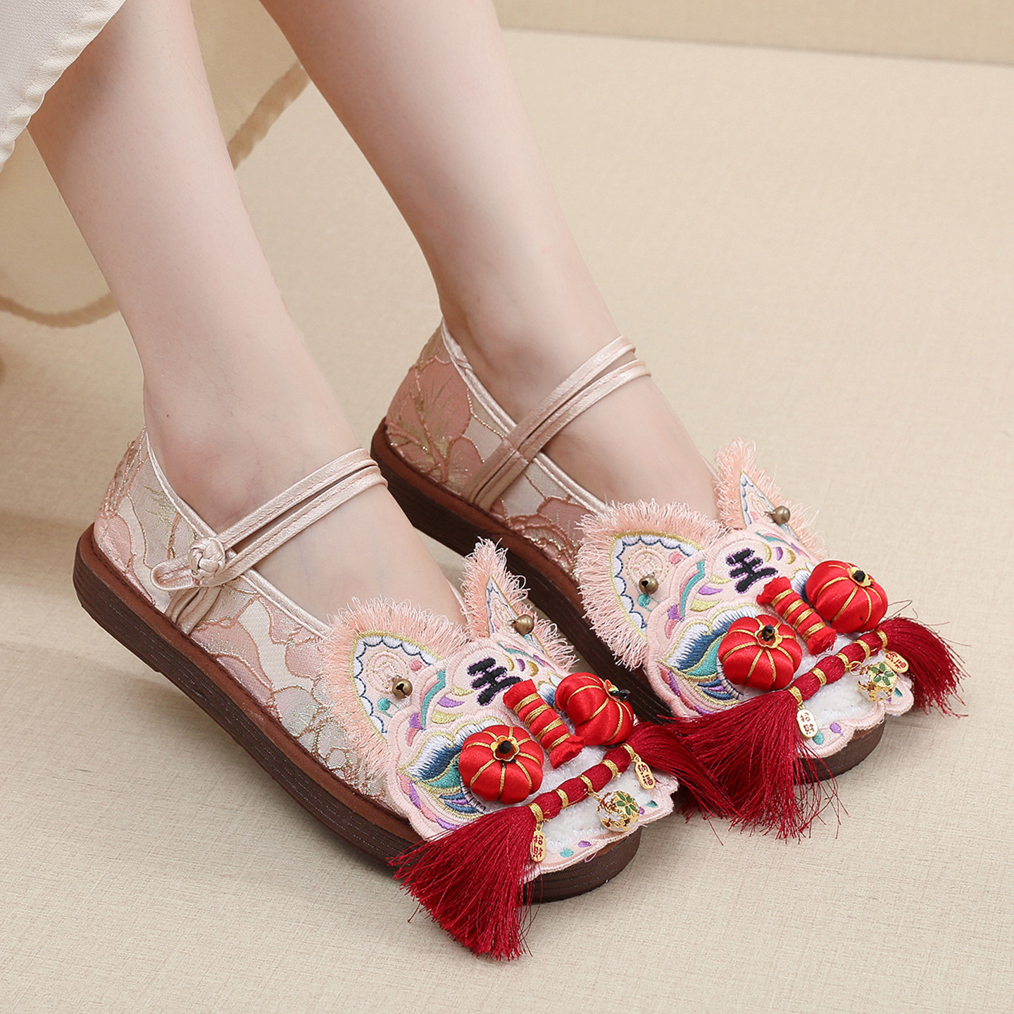 world.taobao.com: 2026 New Ethnic Style Embroidered Tiger Head Shoes ...