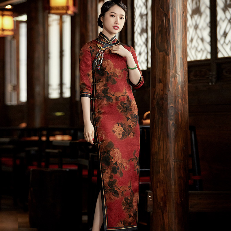 Xi Yue 2022 Spring New Retro China Wind Real Silk Scenographic Clouds Veil Mother-in-law Long Version Qipao Mother Foreign Dress