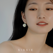 Earrings suitable for summer flowers fresh Little Daisies cute French mosquito coil ear clip female earless earrings