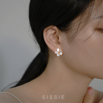 White Fritillaria flower earrings small cherry blossom earrings female summer mosquito coil ear clip earrings without ear hole students cute and fresh