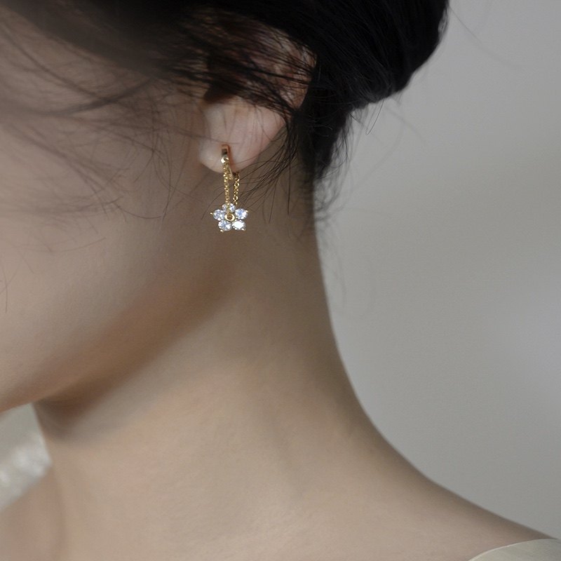 Ear clip female earless female ~ small flower earrings French temperament tea oil painting sense mosquito coil earrings