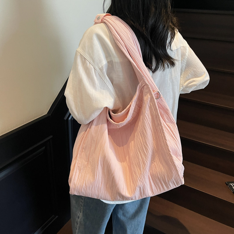 6.9 Huaxijia New Arrival Summer Relaxed Tote Bag For Women 2025 Large Capacity Shoulder Crossbody Trendy Bag - Thumbnail 5
