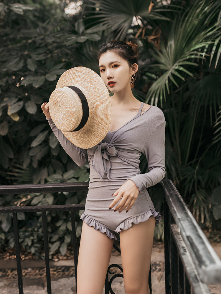 Swimsuit woman with long sleeve bubble hot spring fashionable, thin, small chest gathering beach holiday two pieces