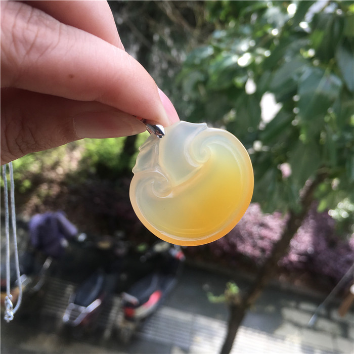 Natural jade Huanglongyu A goods pretty color pendant apple pendant fashion women's neck ornament jade pendant elegant gift