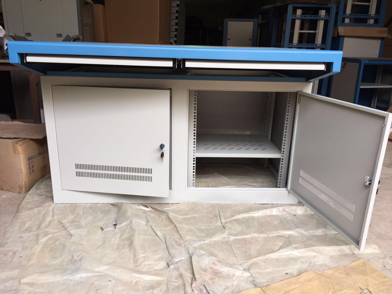 Computer room monitoring room monitor monitoring platform single double triple triple monitoring podium