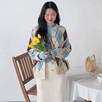 Hàn Quốc chic mùa thu và mùa đông ngọt ngào tương phản màu kim cương áo len kẻ sọc + váy dệt kim màu rắn áo khoác cardigan nữ